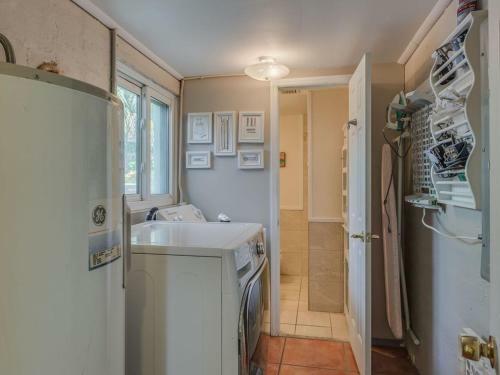 934 Narcissus Avenue House