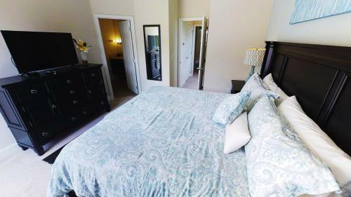 Three-bedroom Townhome With Private Pool (1631)