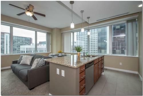 Apartamento Downtown Gem - Spacious & Bright 2br/2ba