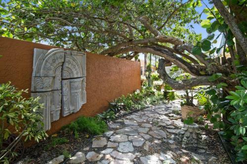 Tropical Cocoa Villas Across From The Beach
