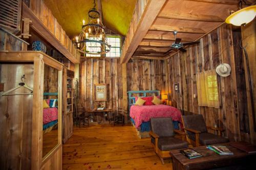 Bed & Breakfast 7f Lodge And Events