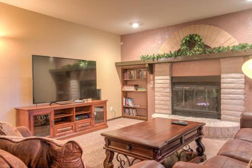 Entertain | Big | 4 Bds | Outdr Lvng W/hottub!
