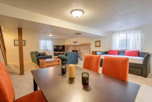 3bdrm Value And Comfort?cheyenne Mountain Suburbs!