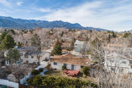 3bdrm Value And Comfort?cheyenne Mountain Suburbs!