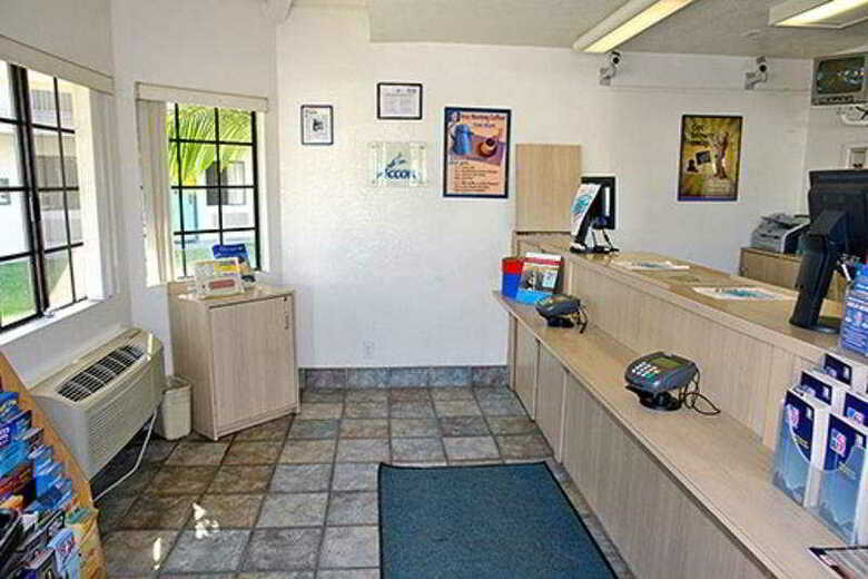 Hotel Motel 6 Carlsbad Downtown