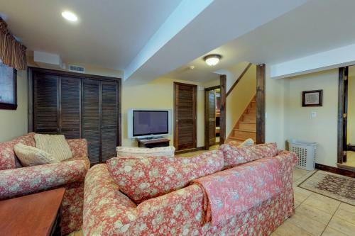 468 Pequawket Drive