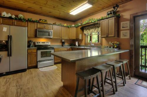 Majestic Waters #575 - Five Bedroom Cabin