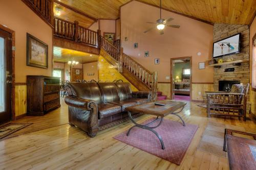Majestic Waters #575 - Five Bedroom Cabin