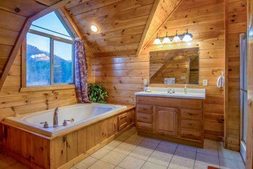Moose Hollow Lodge