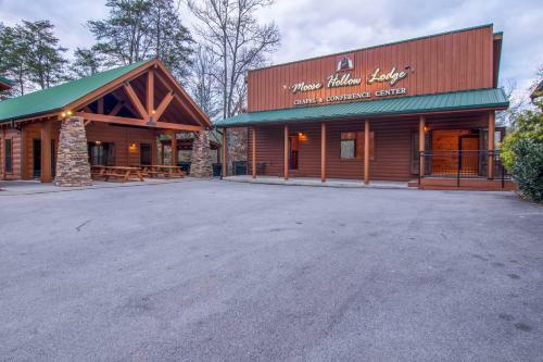 Moose Hollow Lodge
