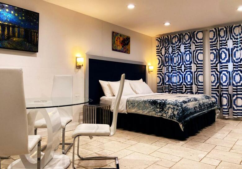 Hotel Retreat At Crystal Manatee