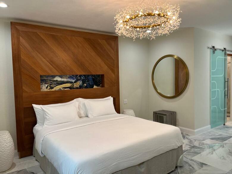 Hotel Retreat At Crystal Manatee
