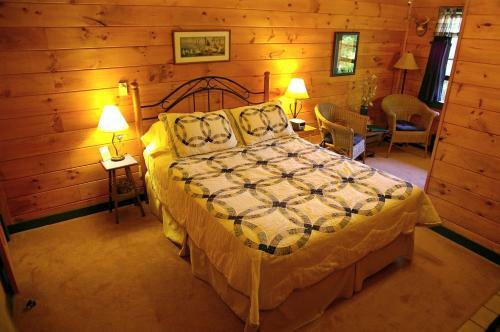 Bed & Breakfast Cedar House Inn & Yurts