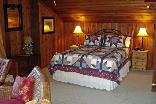 Bed & Breakfast Cedar House Inn & Yurts