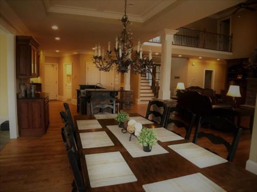 Two Sisters Mountain Escape Home