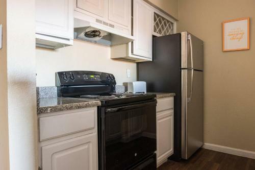 Apartamento Bold + Trendy | Parking | 1 Mi From Uptown @ 2br