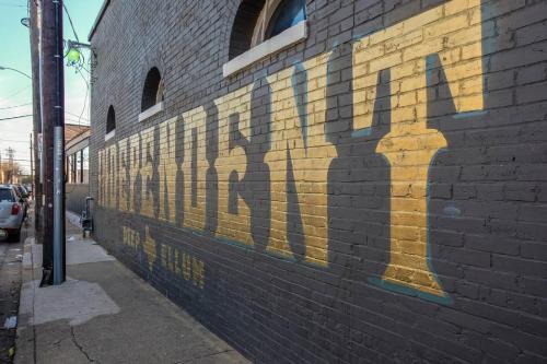 Apartamento Bold + Trendy | Parking | 1 Mi From Uptown @ 2br