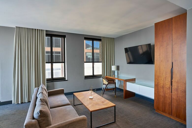 Cambria Hotel Downtown Dallas