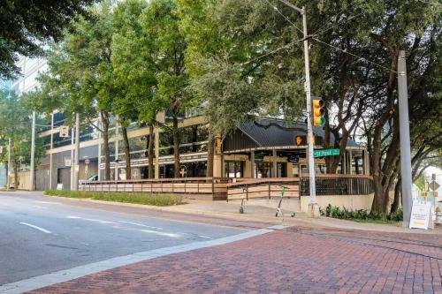 Apartamento Relax & Unwind In Spacious 1br W/ Parking