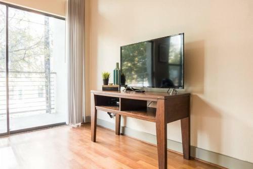 Apartamento Relax & Unwind In Spacious 1br W/ Parking