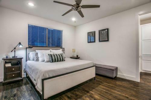 Chic Townhome W/ Private Rooftop Oasis