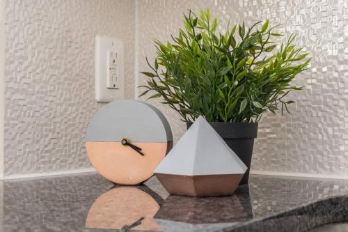 Apartamento ? Of Design Dist | Balcony | 1 Mi From AA Center