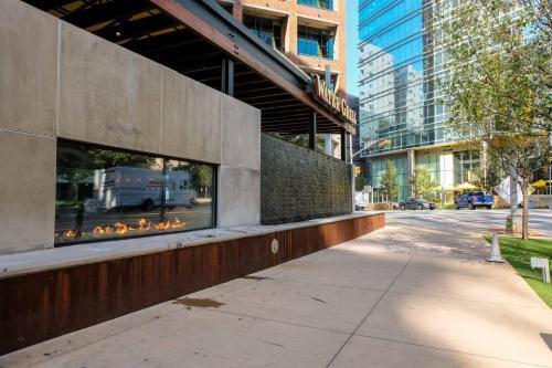 Apartamento ? Of Design Dist | Balcony | 1 Mi From AA Center
