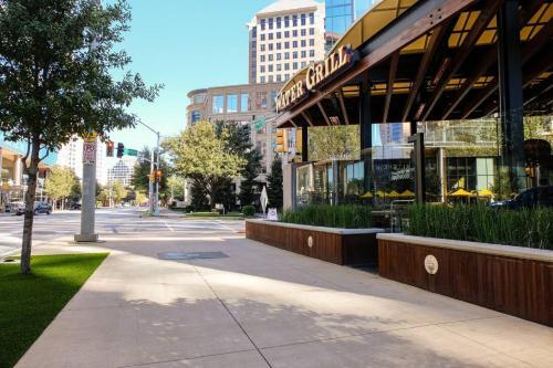 Apartamento ? Of Design Dist | Balcony | 1 Mi From AA Center
