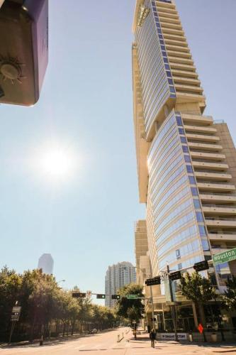 Apartamento ? Of Design Dist | Balcony | 1 Mi From AA Center