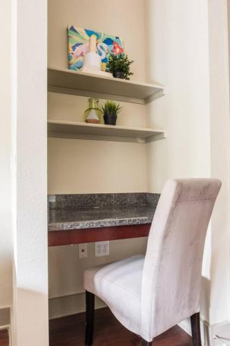Apartamento ? Of Design Dist | Balcony | 1 Mi From AA Center