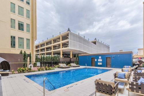 Cozy 1 Bedroom Apartment Overlooking Downtown