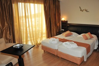 Hotel Avra