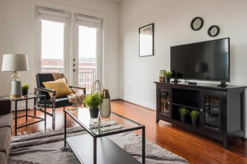 Apartamento Chic Central Uptown Loft 1br @ Shopping + Dining