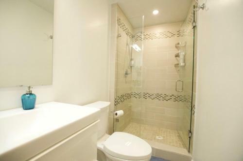 Private Unit / Private Bathroom Near Bart & Sf