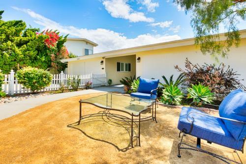 Dp-338 - Hillside Getaway Two-bedroom Holiday Home