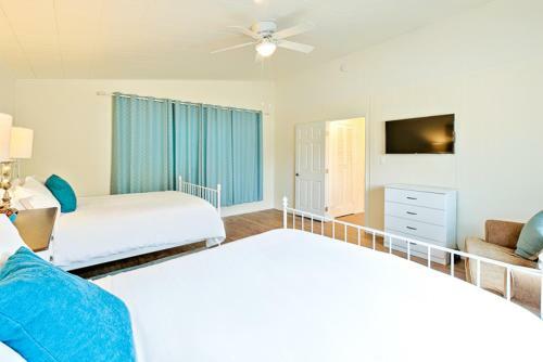 Dp-338 - Hillside Getaway Two-bedroom Holiday Home