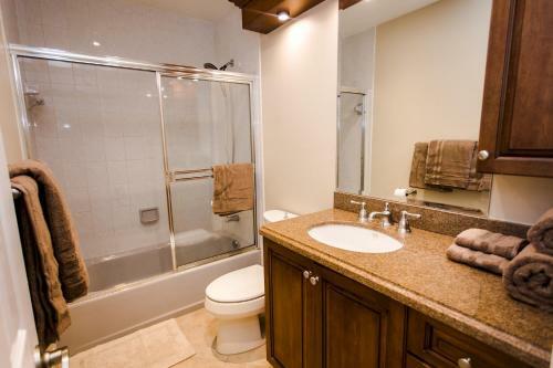 Minutes To Beach & Casino Spacious 4br Home Heated Pool
