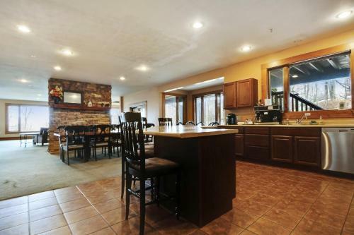 Wolverton Heights Ten-bedroom Chalet