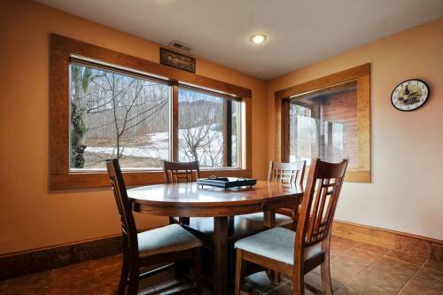Wolverton Heights Ten-bedroom Chalet
