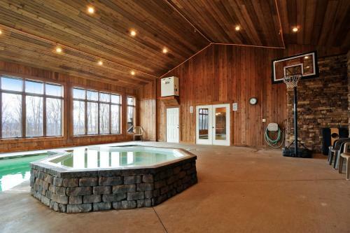 Wolverton Heights Ten-bedroom Chalet