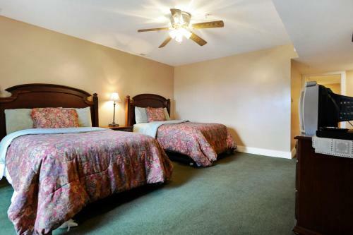 Wolverton Heights Ten-bedroom Chalet