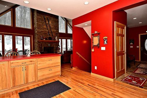 Ski Bums Inn Five-bedroom Chalet