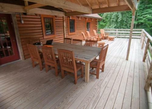Mountain Glory Four-bedroom Chalet