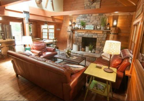 Mountain Glory Four-bedroom Chalet