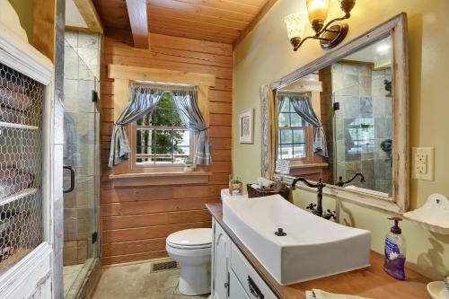 Mountain Glory Four-bedroom Chalet