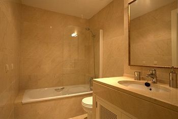 Hotel Conde De Torrej�n 10- Apartments