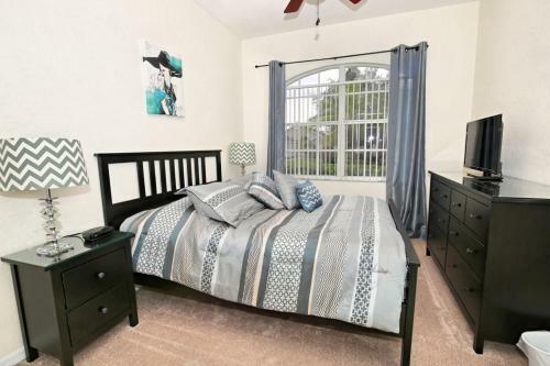 Oxford 410 Apartment