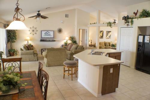 Anna's Florida Villa - Five Bedroom Home