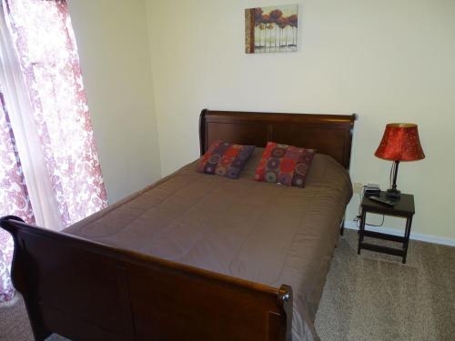Hills Den 102