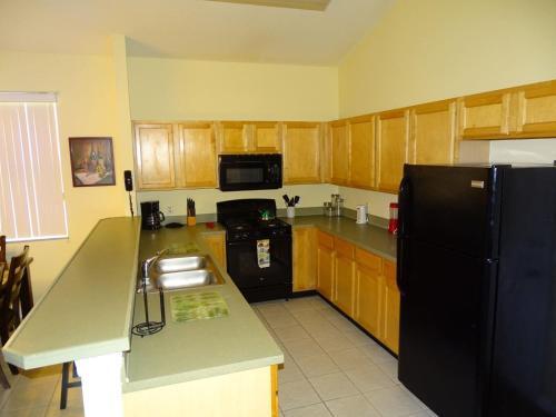 Hills Den 102